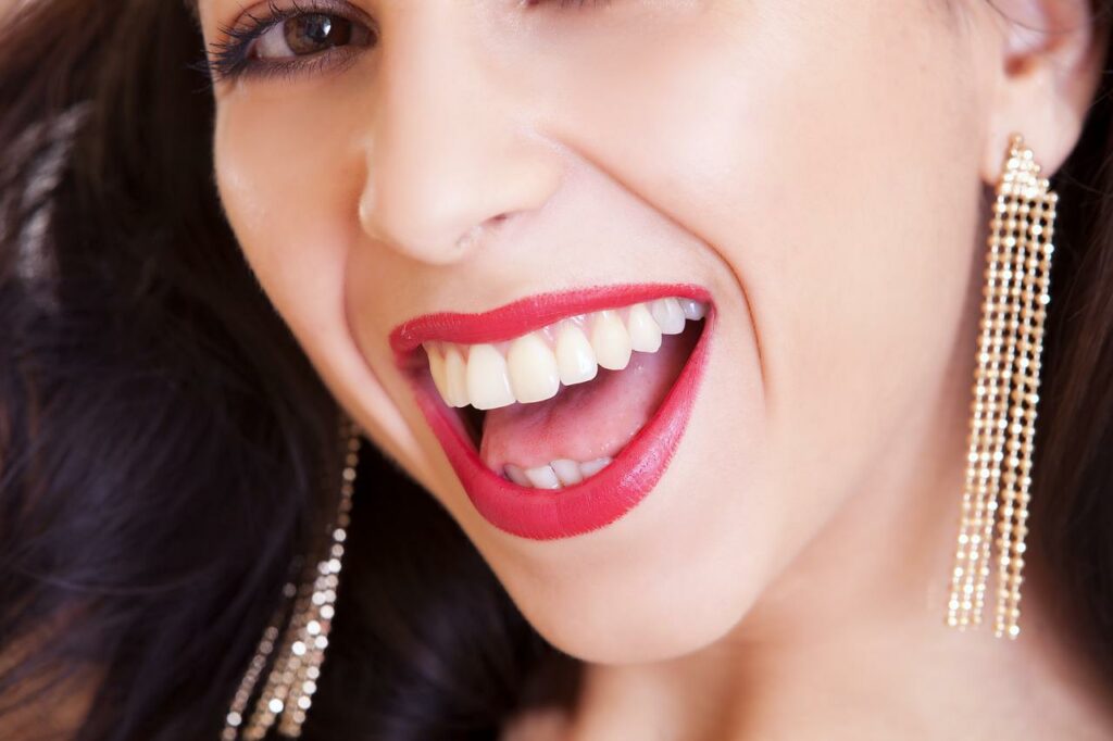 gesunde Zähne lächeln Zahnschmerzen Dieses Hausmittel kann helfen