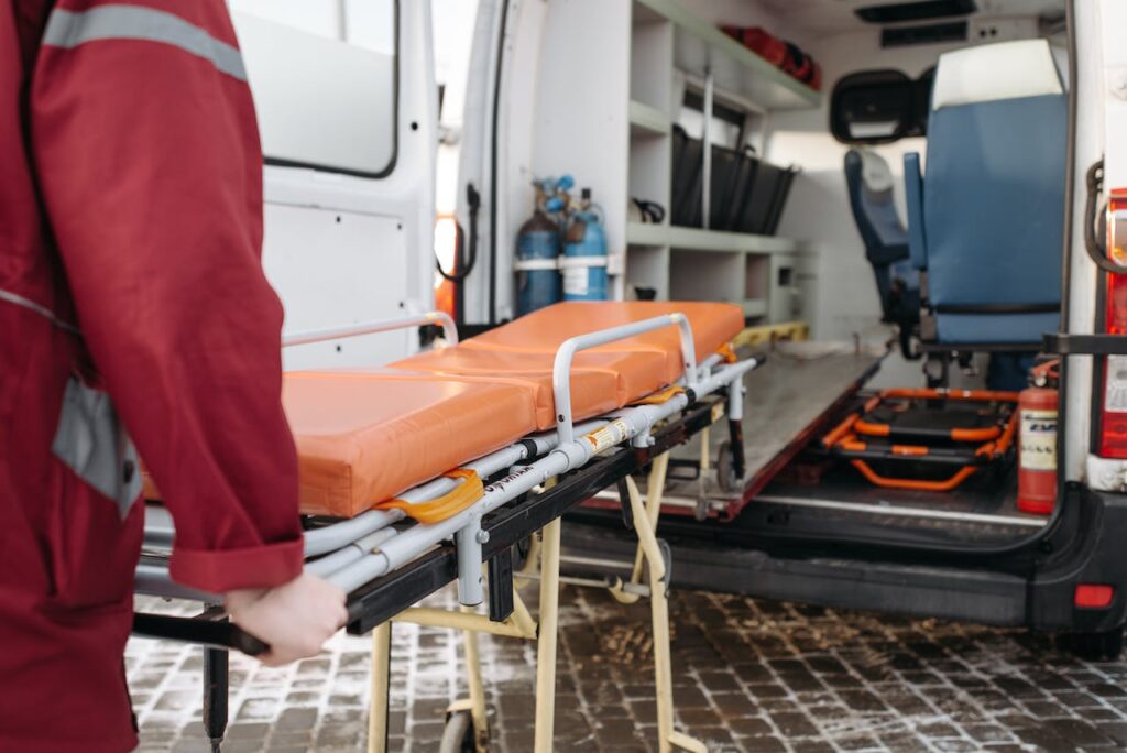 Krankenwagen Rettungsdienst Neue Herausforderungen für Rettungsdienstmitarbeiter