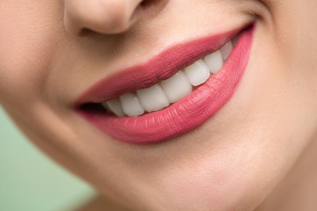 Mund lächeln Zähne Komfortable Zahnbehandlung dank neuester Technik